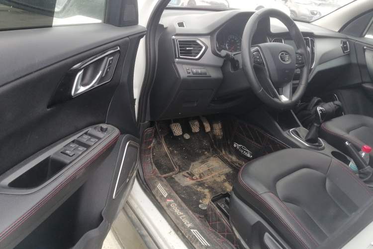 Used FAW Senya R7 2017 1.6L Manual Luxury Model Driver Seat