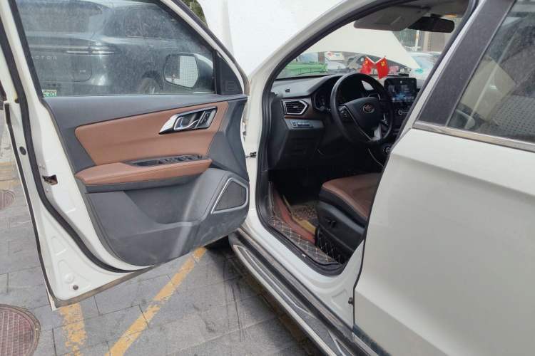 Used FAW Senya R7 2017 1.6L Automatic Prestige Model Driver Seat