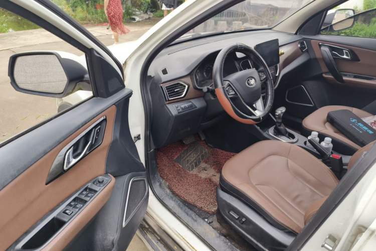 Used FAW Senya R7 2017 1.6L Automatic Prestige Model Driver Seat