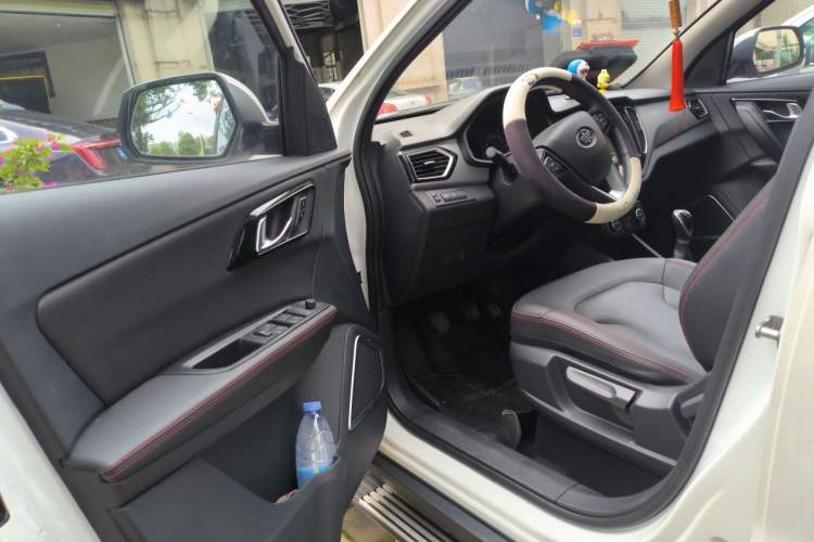 Used FAW Senya R7 2017 1.6L Manual Luxury Model Driver Seat