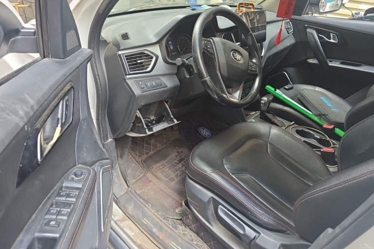 Used FAW Senya R7 2017 1.6L Automatic Smart Version Driver Seat