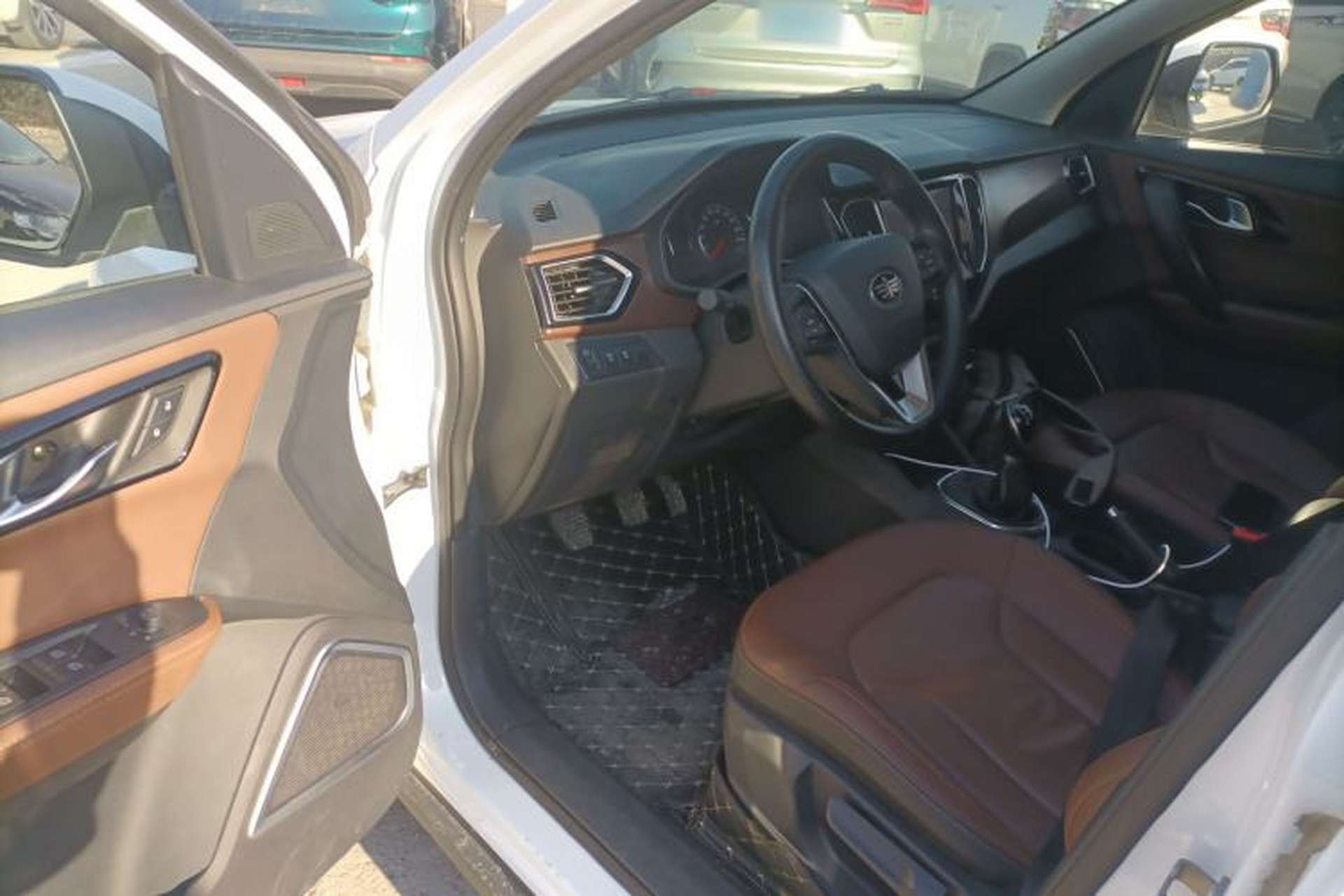 Used FAW Senya R7 2017 1.6L Manual Luxury Model Driver Seat