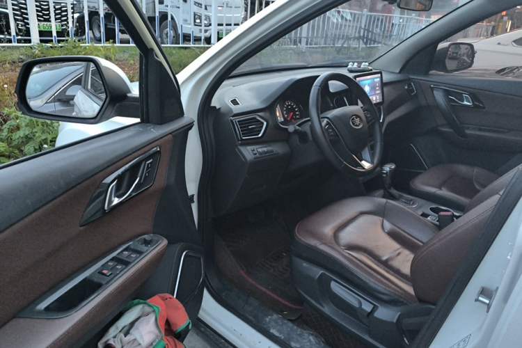 Used FAW Senya R7 2017 1.6L Automatic Smart Version Driver Seat