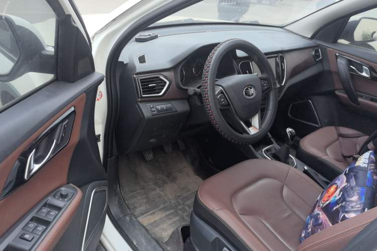 Used FAW Senya R7 2017 1.6L Manual Luxury Model Driver Seat