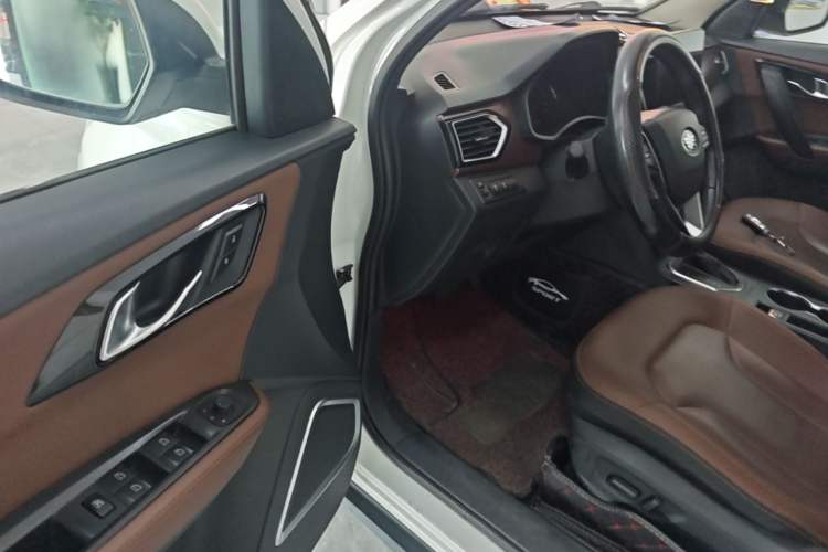 Used FAW Senya R7 2017 1.6L Automatic Prestige Model Driver Seat