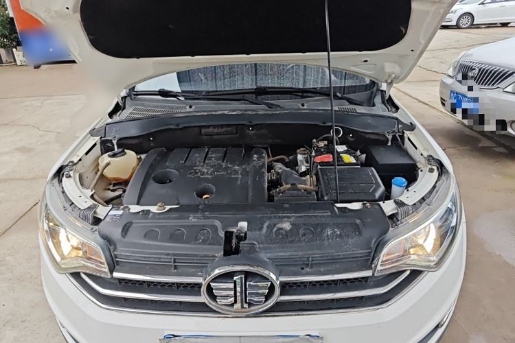 Used FAW Senya R7 2017 1.6L Manual Luxury Model Engine Bay