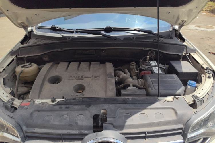 Used FAW Senya R7 2017 1.6L Manual Luxury Model Engine Bay