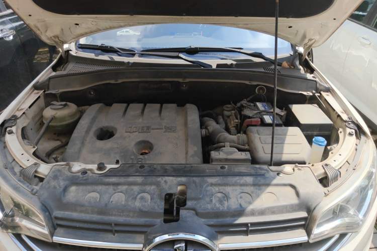 Used FAW Senya R7 2017 1.6L Manual Luxury Model Engine Bay