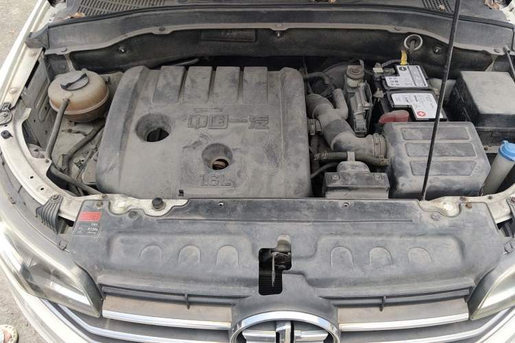 Used FAW Senya R7 2017 1.6L Manual Luxury Model Engine Bay