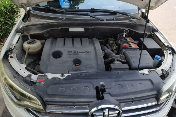 Used FAW Senya R7 2017 1.6L Manual Luxury Model Engine Bay