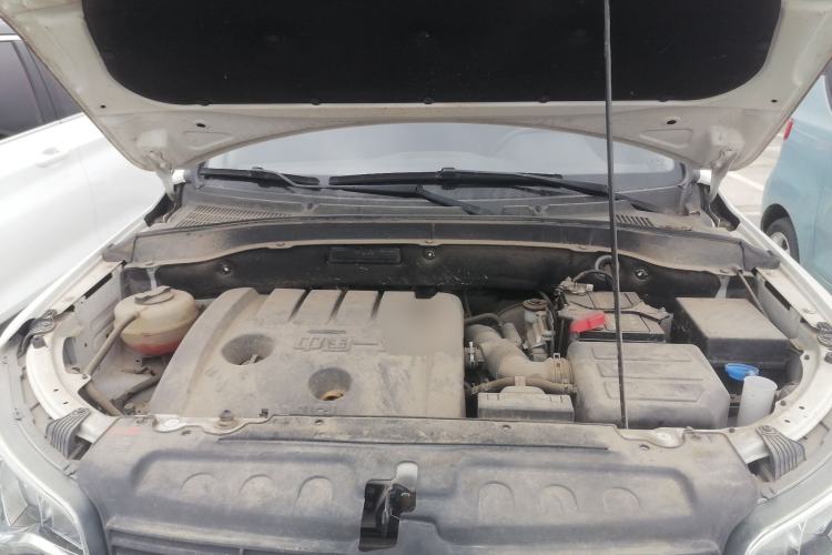 Used FAW Senya R7 2017 1.6L Manual Luxury Model Engine Bay