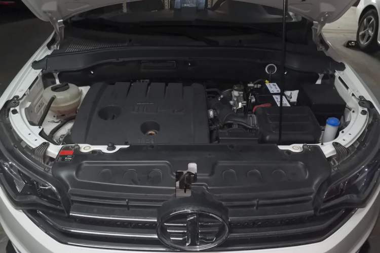 Used FAW Senya R7 2017 1.6L Automatic Smart Version Engine Bay