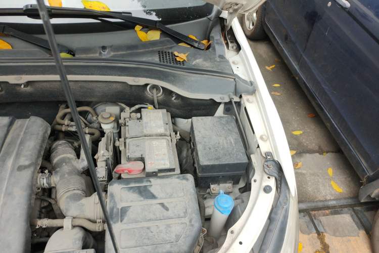 Used FAW Senya R7 2017 1.6L Automatic Smart Version Engine Bay Left