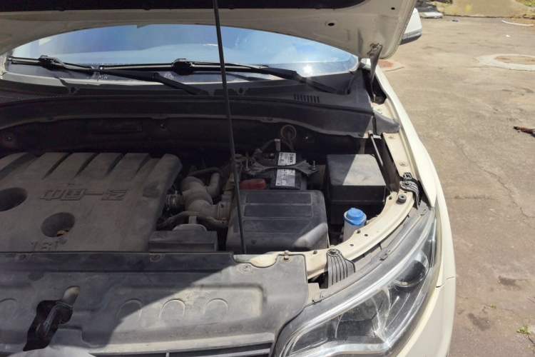 Used FAW Senya R7 2017 1.6L Manual Luxury Model Engine Bay Left