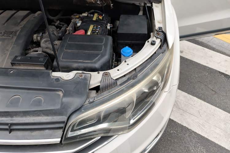 Used FAW Senya R7 2017 1.6L Automatic Prestige Model Engine Bay Left
