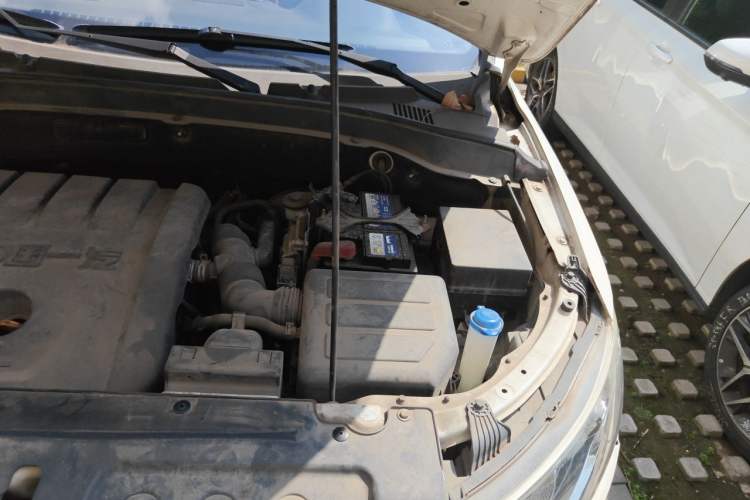 Used FAW Senya R7 2017 1.6L Manual Luxury Model Engine Bay Left