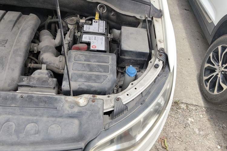 Used FAW Senya R7 2017 1.6L Manual Luxury Model Engine Bay Left