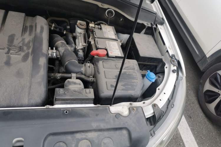 Used FAW Senya R7 2017 1.6L Automatic Luxury Model Engine Bay Left