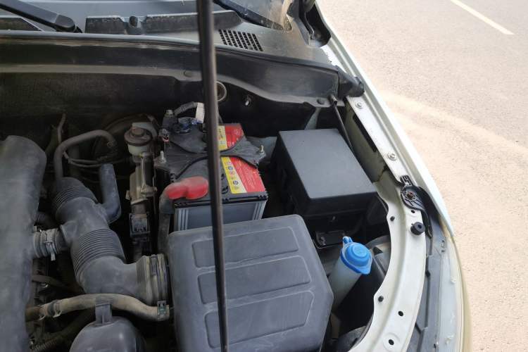 Used FAW Senya R7 2017 1.6L Manual Luxury Model Engine Bay Left