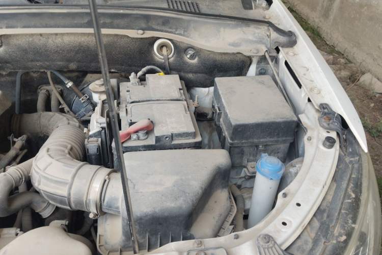Used FAW Senya R7 2017 Smart Connected Version 1.5T Manual Zhiqing Model Engine Bay Left