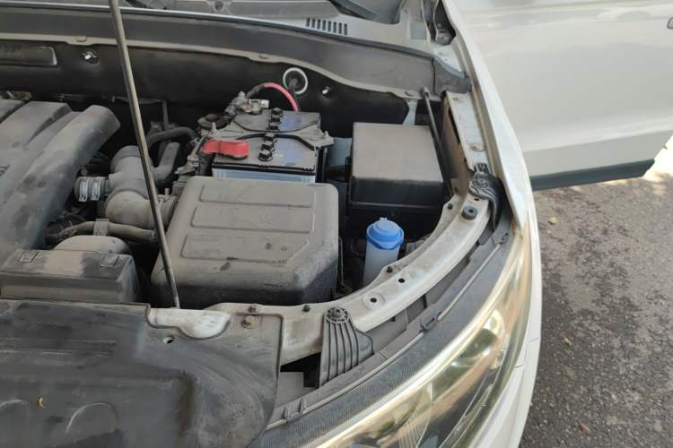 Used FAW Senya R7 2017 1.6L Manual Luxury Model Engine Bay Left
