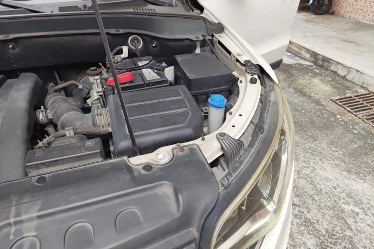 Used FAW Senya R7 2017 1.6L Manual Comfort Model Engine Bay Left