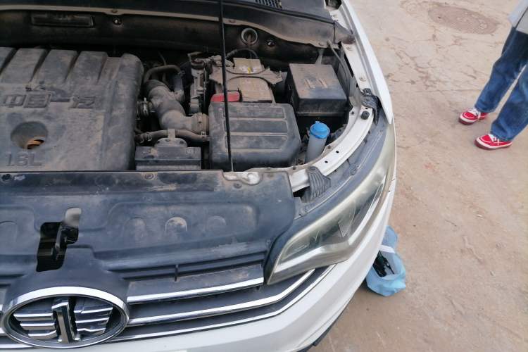 Used FAW Senya R7 2017 1.6L Manual Comfort Model Engine Bay Left