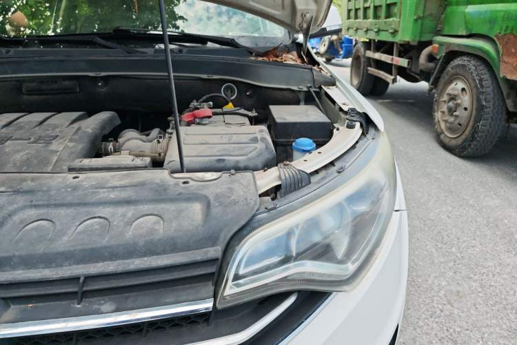 Used FAW Senya R7 2017 1.6L Manual Comfort Model Engine Bay Left