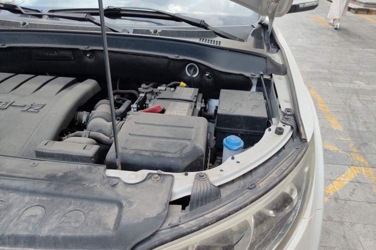 Used FAW Senya R7 2017 1.6L Automatic Prestige Model Engine Bay Left