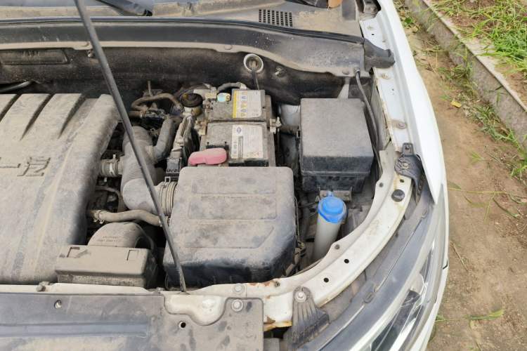 Used FAW Senya R7 2017 1.6L Automatic Prestige Model Engine Bay Left