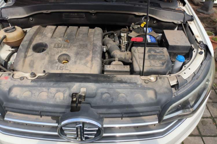 Used FAW Senya R7 2017 1.6L Manual Luxury Model Engine Bay Left