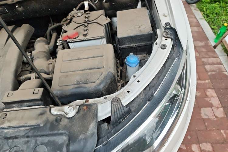 Used FAW Senya R7 2017 1.6L Manual Fashion Model Engine Bay Left