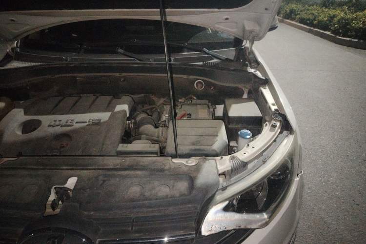 Used FAW Senya R7 2017 1.6L Manual Smart Model Engine Bay Left