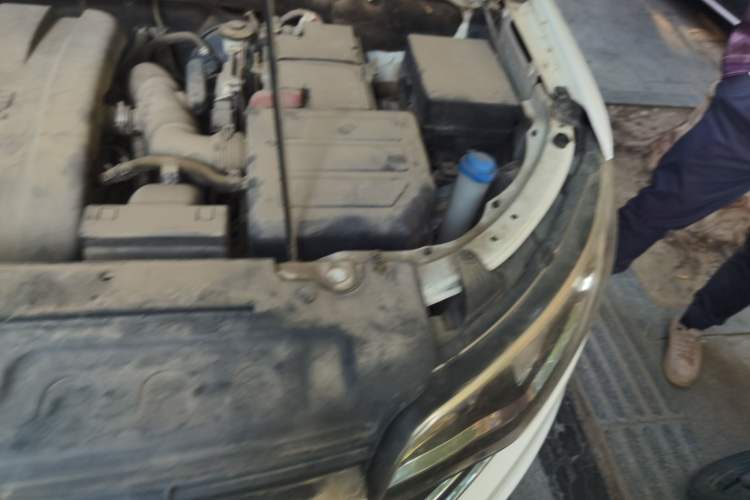 Used FAW Senya R7 2017 1.6L Manual Smart Model Engine Bay Left