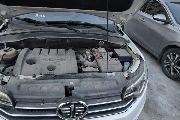 Used FAW Senya R7 2017 1.6L Automatic Smart Version Engine Bay Left