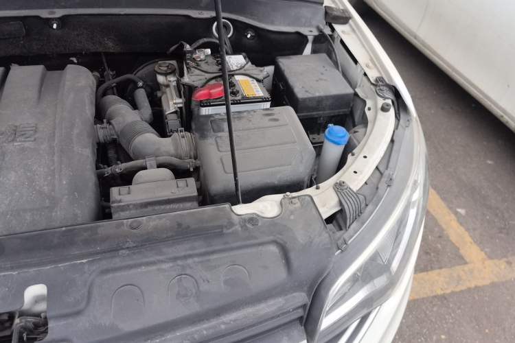 Used FAW Senya R7 2017 1.6L Manual Luxury Model Engine Bay Left