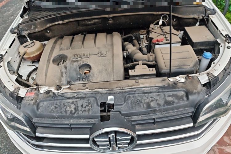 Used FAW Senya R7 2017 1.6L Manual Fashion Model Engine Bay