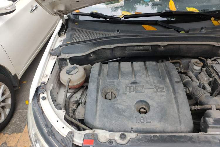 Used FAW Senya R7 2017 1.6L Automatic Smart Version Engine Bay Right
