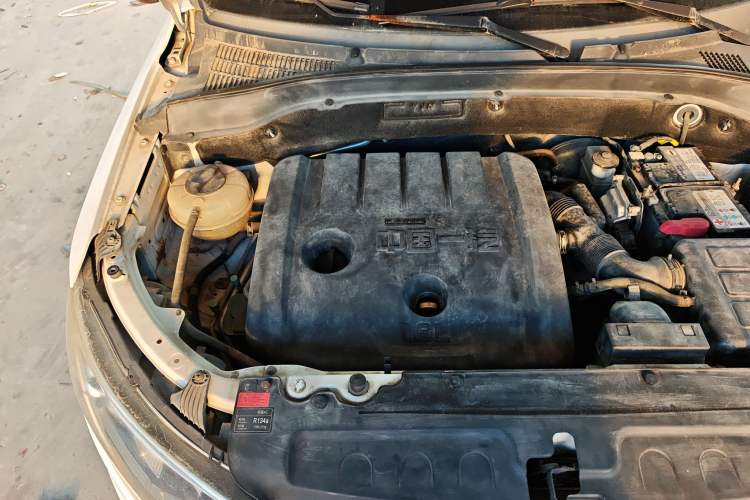Used FAW Senya R7 2017 1.6L Automatic Smart Version Engine Bay Right
