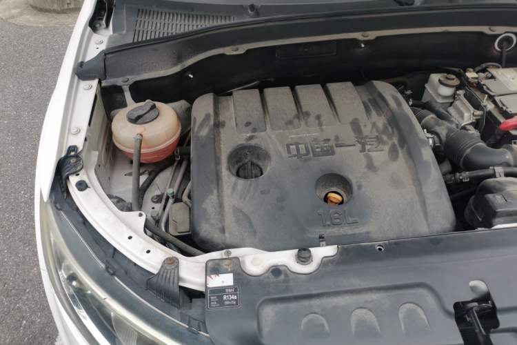 Used FAW Senya R7 2017 1.6L Automatic Luxury Model Engine Bay Right