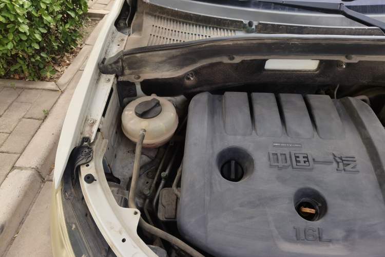 Used FAW Senya R7 2017 1.6L Manual Luxury Model Engine Bay Right