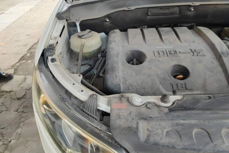 Used FAW Senya R7 2017 1.6L Manual Luxury Model Engine Bay Right