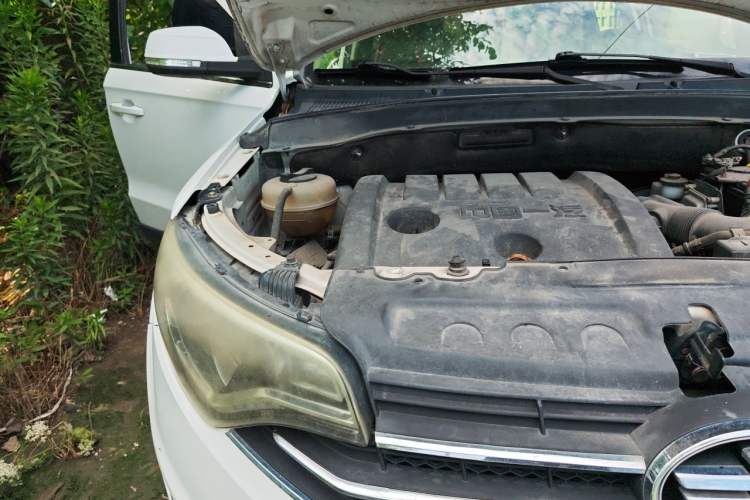 Used FAW Senya R7 2017 1.6L Manual Comfort Model Engine Bay Right