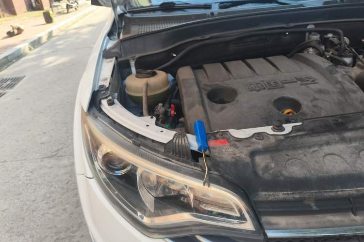 Used FAW Senya R7 2017 1.6L Automatic Prestige Model Engine Bay Right