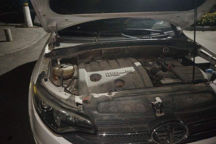 Used FAW Senya R7 2017 1.6L Manual Smart Model Engine Bay Right