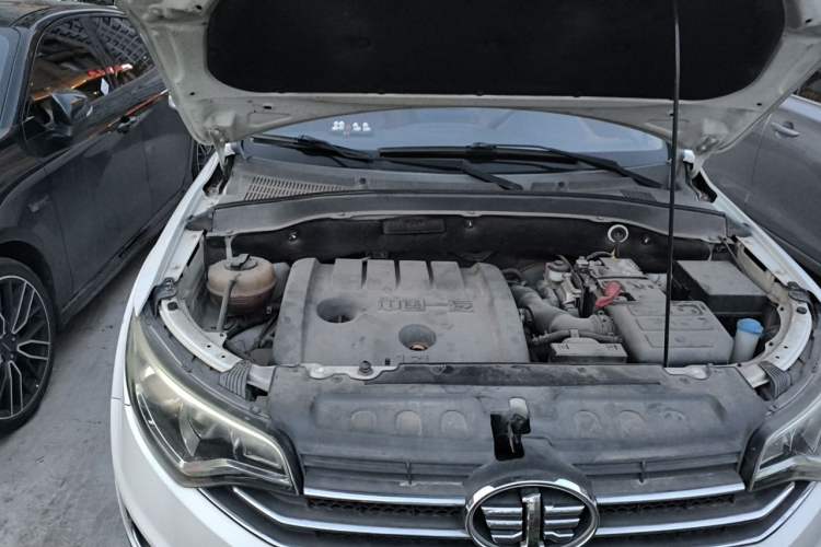 Used FAW Senya R7 2017 1.6L Automatic Smart Version Engine Bay Right
