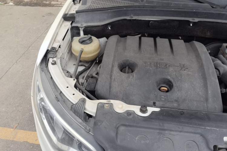 Used FAW Senya R7 2017 1.6L Manual Luxury Model Engine Bay Right