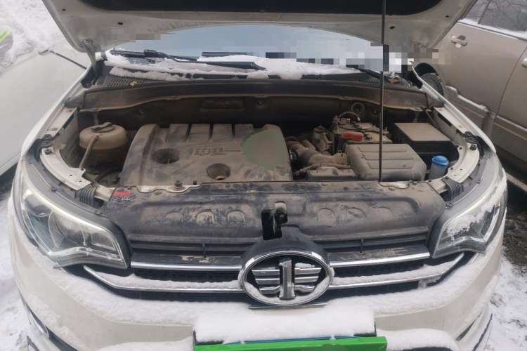 Used FAW Senya R7 2017 1.6L Manual Fashion Model Engine Bay