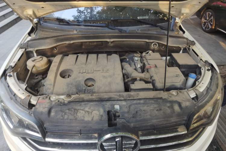 Used FAW Senya R7 2017 1.6L Manual Smart Model Engine Bay