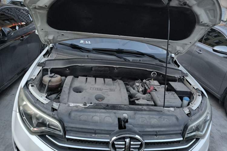 Used FAW Senya R7 2017 1.6L Automatic Smart Version Engine Bay